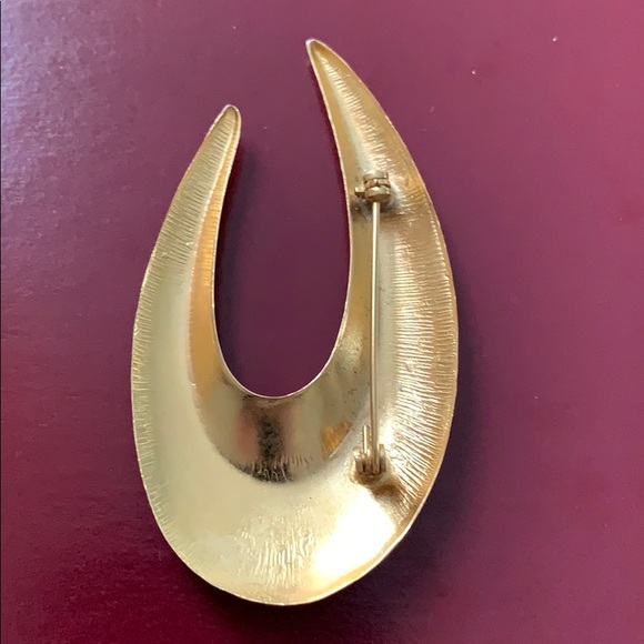 Vintage golden tone clasped with lever brooch - Picture 2 of 10